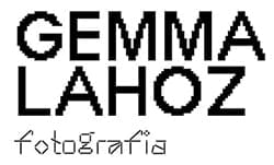 El text negre sobre fons blanc diu "GEMMA LAHOZ" en lletres grans, negretes i en majúscules. A sota, "fotografía" està escrit amb una lletra manuscrita més petita i estilitzada.